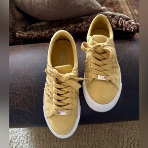 GBG by Guess Shoes Size 6.5